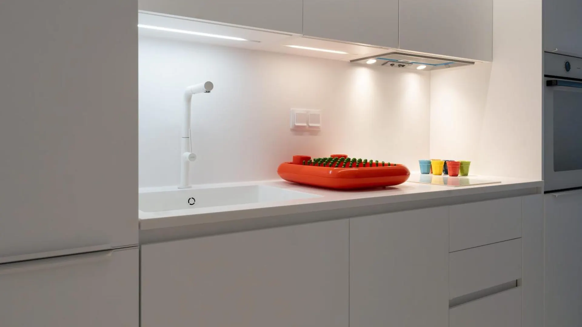 Homevision - Central & Quiet Design Condo Apartment