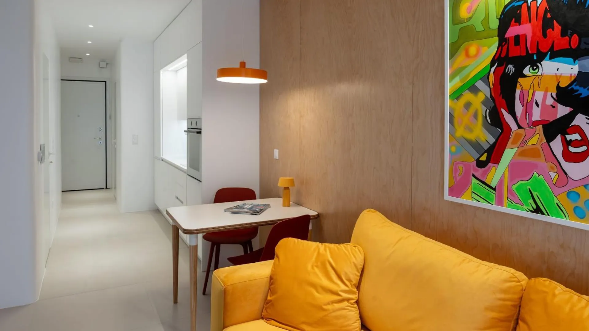 Homevision - Central & Quiet Design Condo Apartment